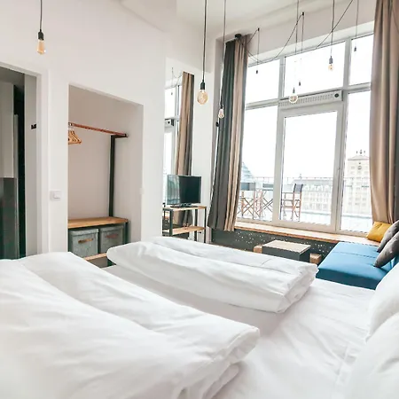 Staycity Centre Aparthotel 4*