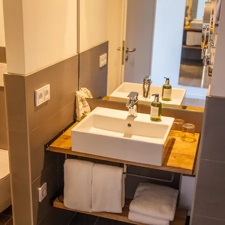 Staycity Centre Aparthotel 4*
